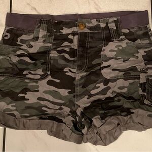 Women’s Medium Knox Rose Green and Gray Cargo Shorts Urban Camouflage